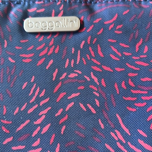 Baggallini wristlet - Picture 5 of 6